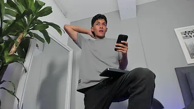 Tylerffoxx's cam snapshot