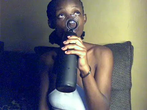 petite_clara24's cam snapshot