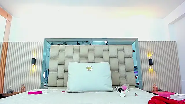 ikia_lopez_'s cam snapshot