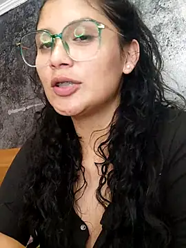 kinky_mila@xh's cam snapshot