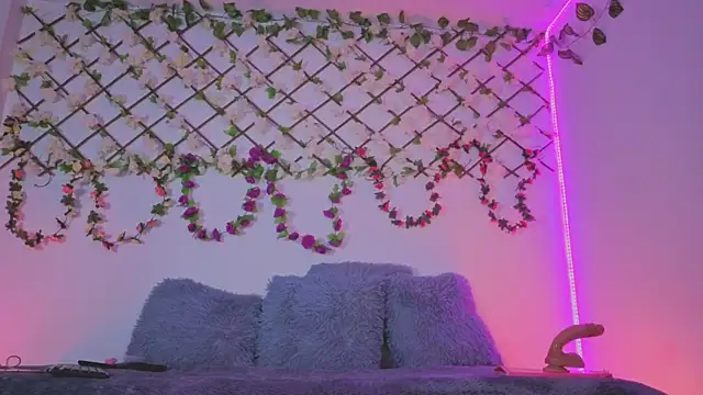 Lolarosesxs's cam snapshot