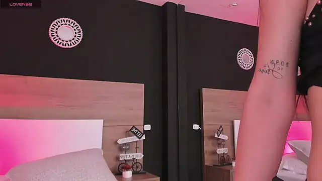 MiaTaylorSweet's cam snapshot