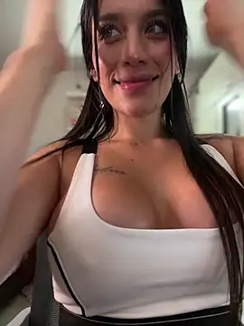 Emmily_19's cam snapshot