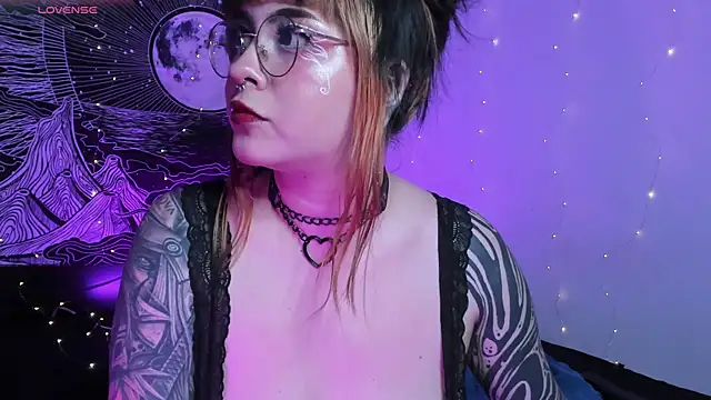 Hallucigenia_'s cam snapshot