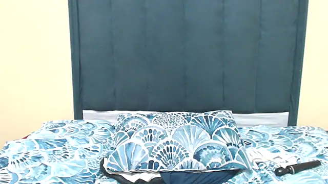 kittykhloe22's cam snapshot