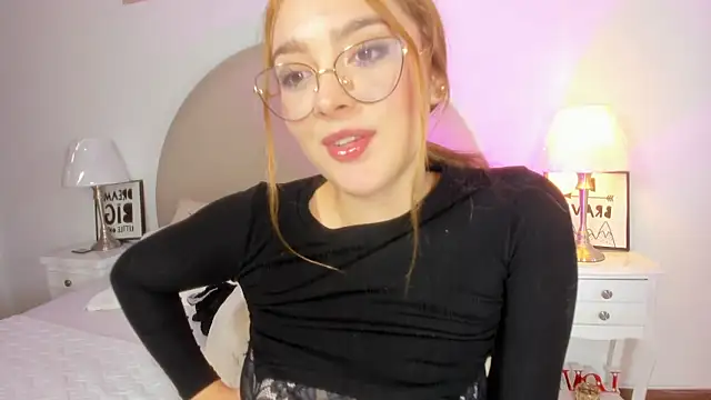 scarlett_roousse's cam snapshot