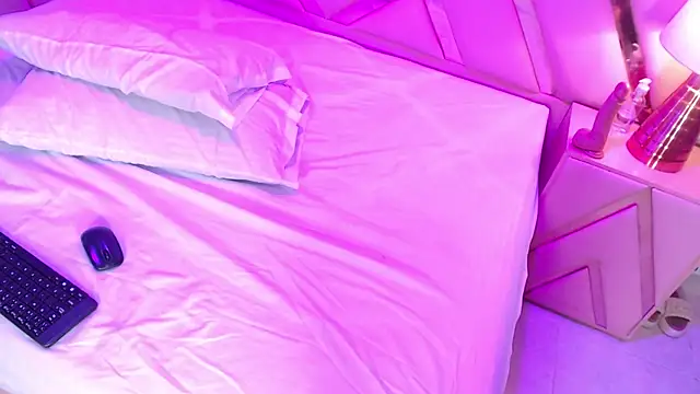 GiselJones's cam snapshot