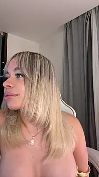 Holli_woul's cam snapshot