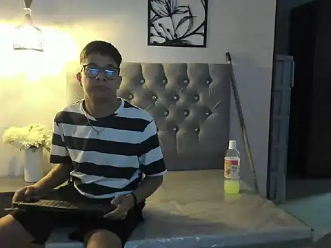 LucaDave_1's cam snapshot