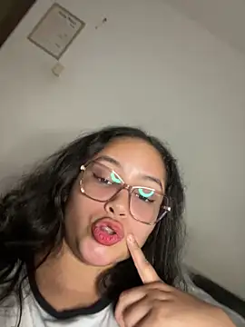 CurlyGirl_1's cam snapshot