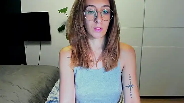 DesireMore90's cam snapshot