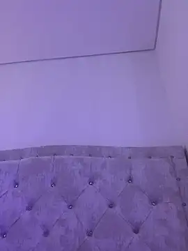 aly_nicols's cam snapshot