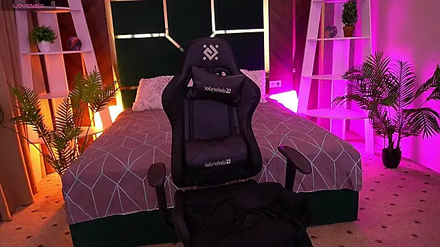 HeyEmilly's cam snapshot