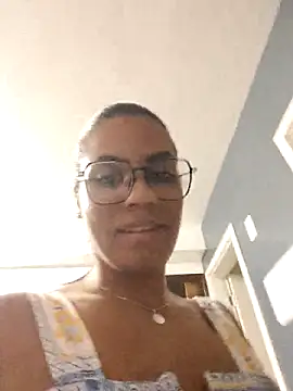 Bella_Anjoss's cam snapshot