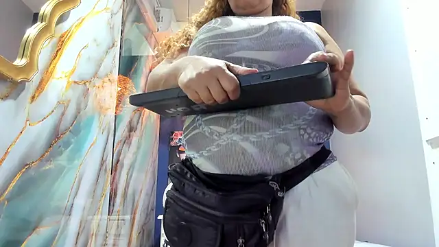 BustyAmanda's cam snapshot