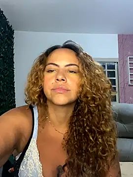 Chloe_Leaozinho's cam snapshot