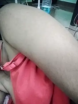 aadhini01's cam snapshot