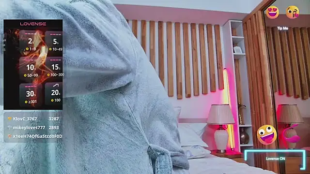 CassieFox_'s cam snapshot