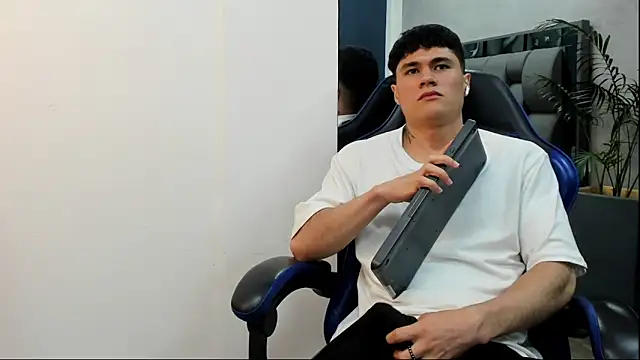 roan_birkin's cam snapshot