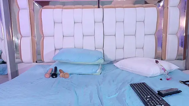 cutepetitee's cam snapshot