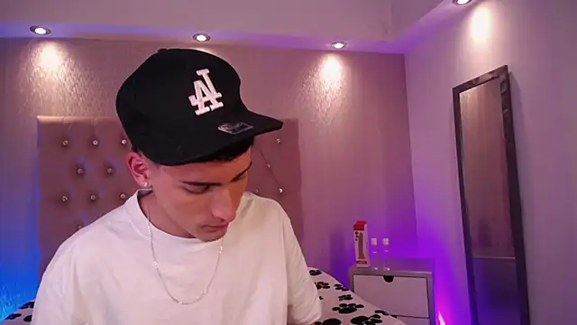 MateoMitchell live sex cam