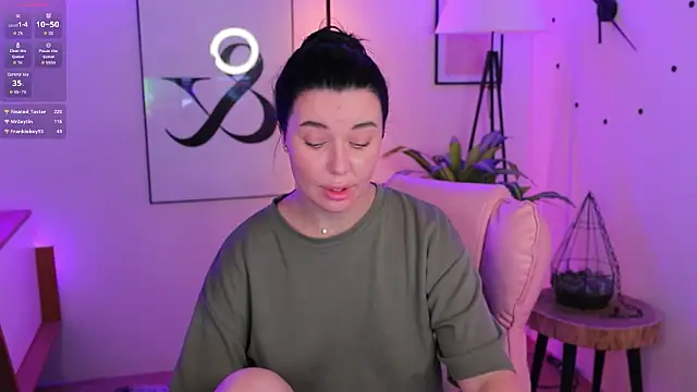 Black___Barbie's cam snapshot