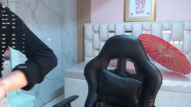 allyssa_bellini_s's cam snapshot