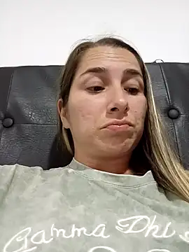 Iris_love18's cam snapshot