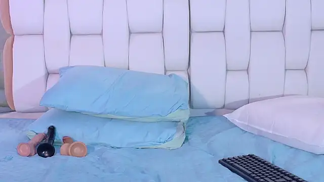 cutepetitee's cam snapshot