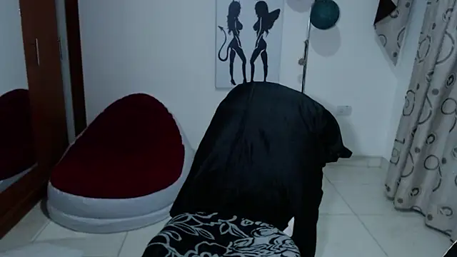 Vivian_milf_paint's cam snapshot