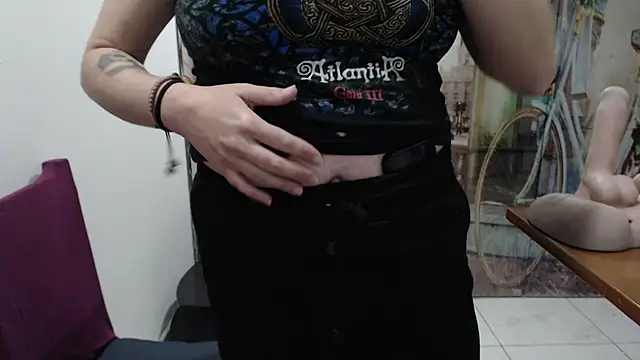 curly_greeneyed's cam snapshot