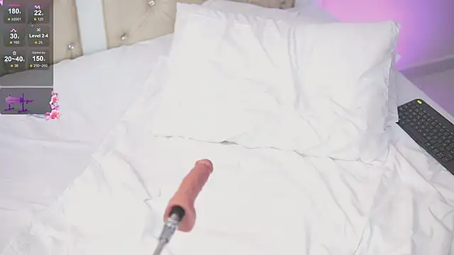 caroline_adams_'s cam snapshot