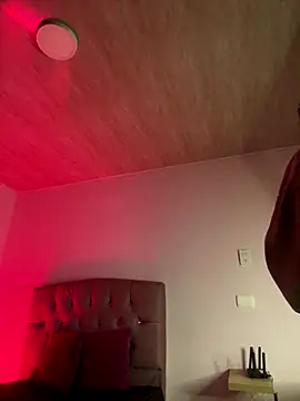 NINA_18_YEARS's cam snapshot