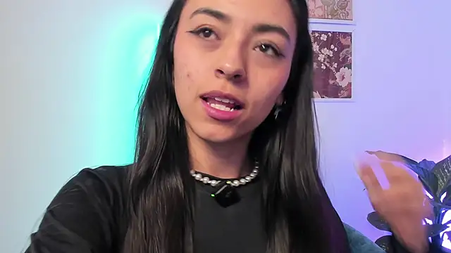 canelleGarces's cam snapshot