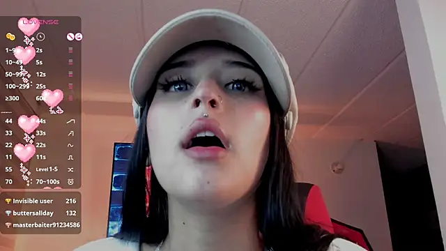 Charlotte_greys's cam snapshot