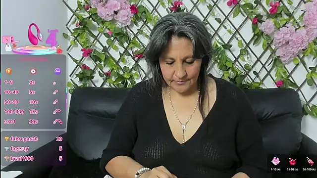 merlyna_goldens's cam snapshot