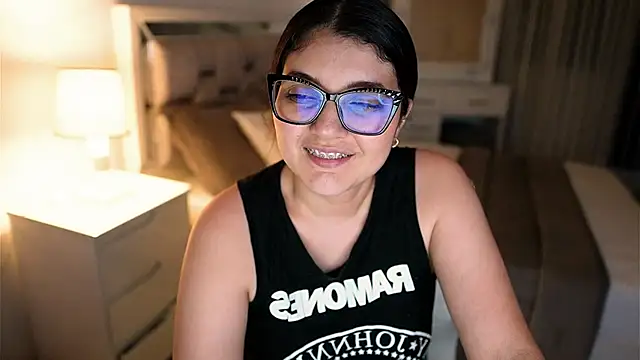 Camilaa_bueno's cam snapshot