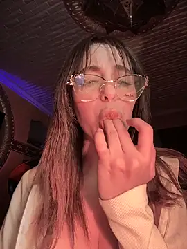 Queentaraf999 live sex cam