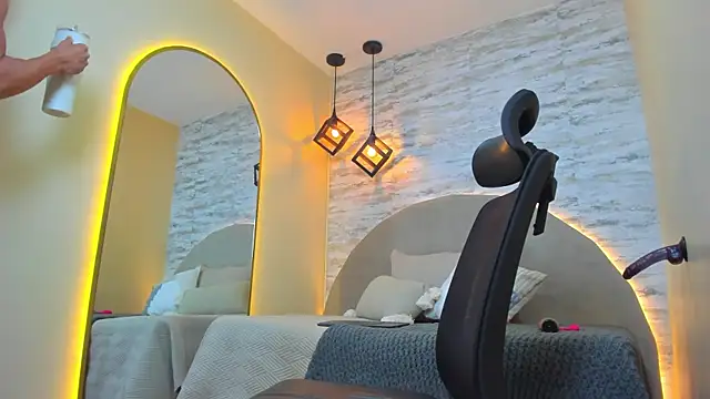 Aron_Bolt's cam snapshot