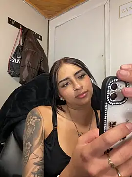 Hilary_pinkk's cam snapshot