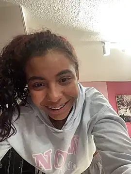 PrettyTiana_'s cam snapshot