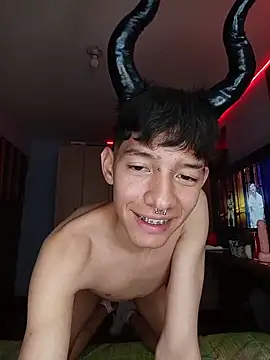 heyy_noah11's cam snapshot