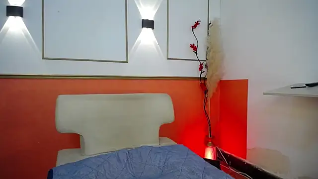 Tessachains_2_'s cam snapshot