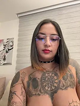 Rae_Lil_White live sex cam