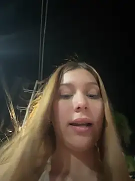 Nikii__ live sex cam