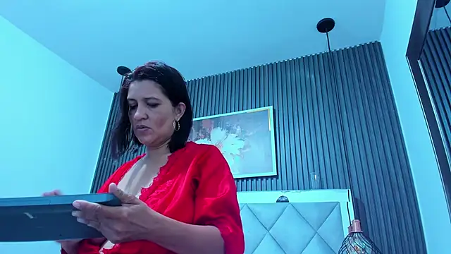 Slut_Milf_'s cam snapshot