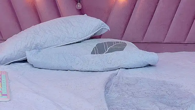 Beautifulskinny18 live sex cam