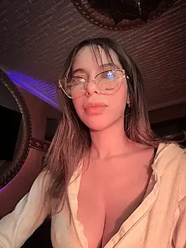 Queentaraf999 live sex cam