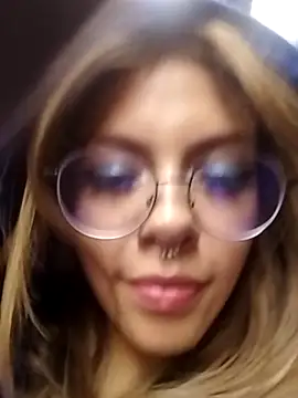 Genesissrea's cam snapshot