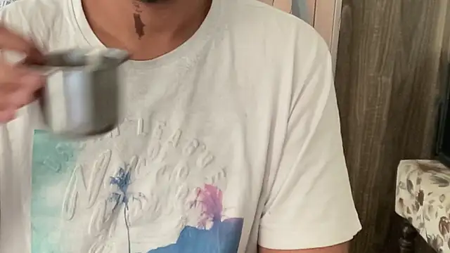 MakeMeAwareAah's cam snapshot